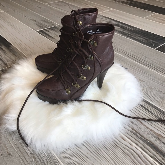 Bamboo Harper Lace-up Platform Ankle Boots - Picture 2 of 8